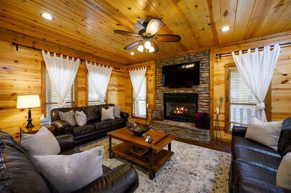 14 Lonely Oaks TRL, Broken Bow, OK 74728