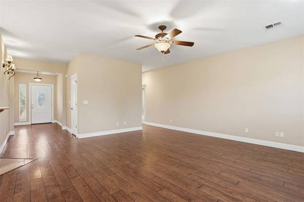 1001 Stephanie LN, Altus, OK 73521