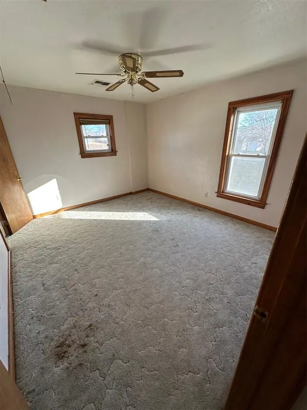 402 N 2nd ST, Sayre, OK 73662