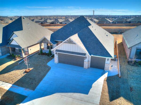 9216 SW 44th TER, Oklahoma City, OK 73179