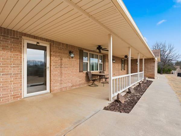 35619 EW 1400 RD, Konawa, OK 74849