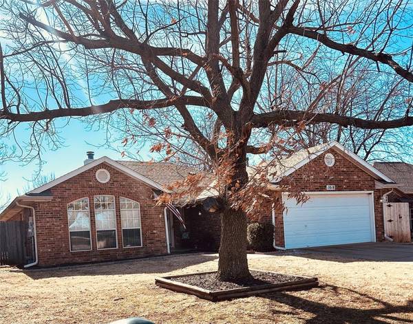 1018 Dustin DR, Edmond, OK 73003