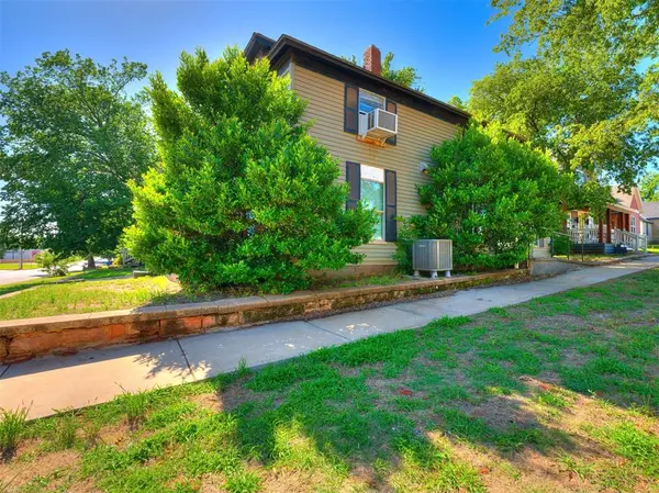 220 E Springer AVE, Guthrie, OK 73044