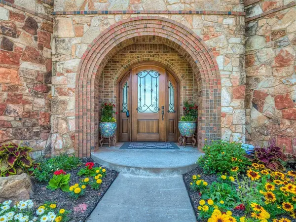 5001 Carrington PL, Oklahoma City, OK 73131