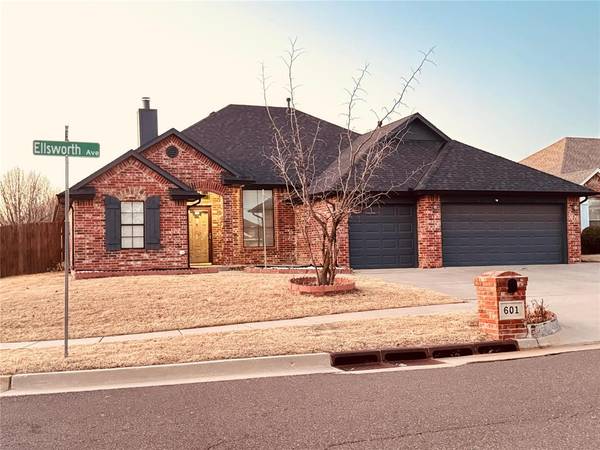 601 Ellsworth AVE, Yukon, OK 73099