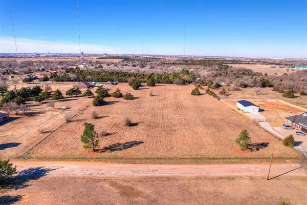 N Hassett RD, Oklahoma City, OK 73131