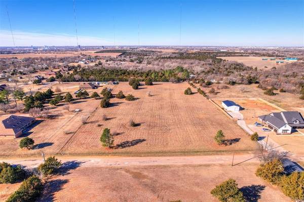 N Hassett RD, Oklahoma City, OK 73131