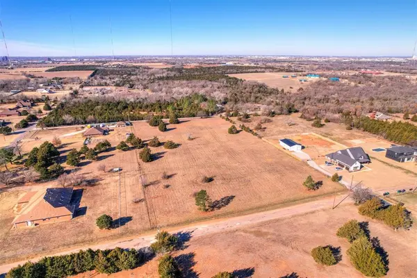 N Hassett RD, Oklahoma City, OK 73131