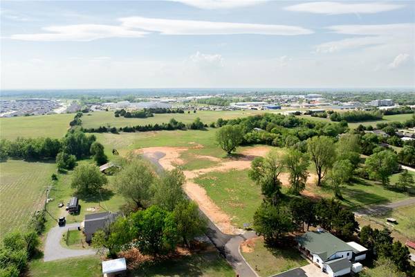 E Lily LN, Mustang, OK 73064