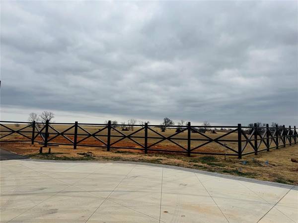 2434 Friend CIR, Chickasha, OK 73018