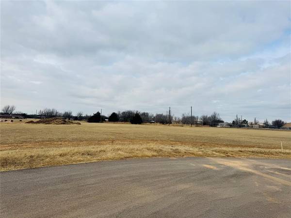 2442 Christian CIR, Chickasha, OK 73018
