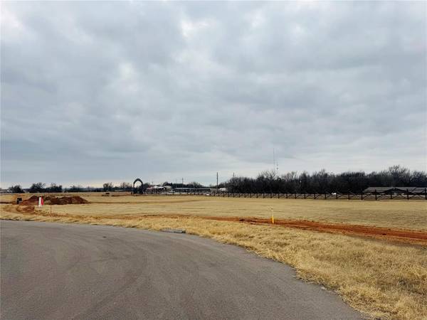 2439 Christian CIR, Chickasha, OK 73018