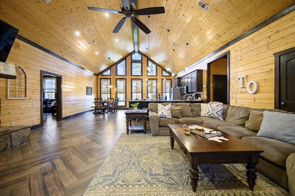 94 Willow Bend RD, Broken Bow, OK 74728