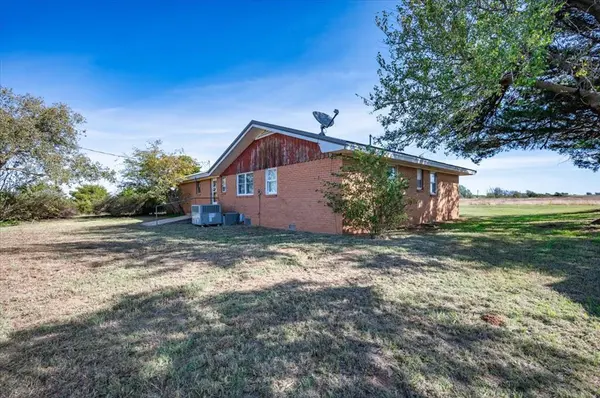 7173 County Road 1160 RD, Lookeba, OK 73053