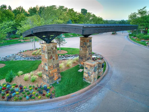 6001 Harper Creek TRL, Edmond, OK 73034