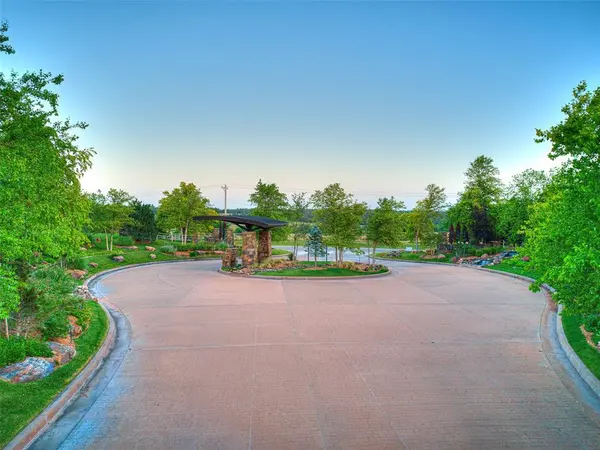 6001 Harper Creek TRL, Edmond, OK 73034