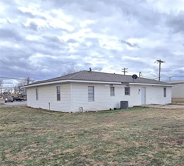 502 W 4th ST, Watonga, OK 73772