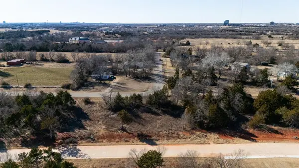 8217 Wilshire Park West DR, Oklahoma City, OK 73116