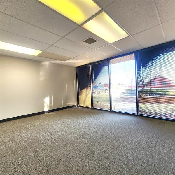 2033 Heritage Park DR, Oklahoma City, OK 73120