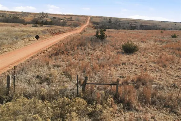 8097 N 2010 RD, Leedey, OK 73654