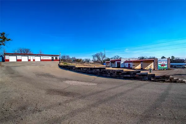 1102 E 1st ST, Chandler, OK 74834