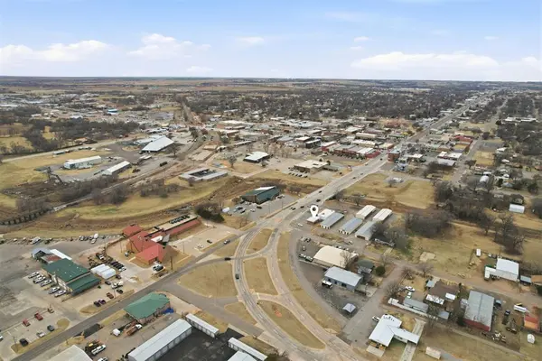 319 E 3rd ST, Elk City, OK 73644