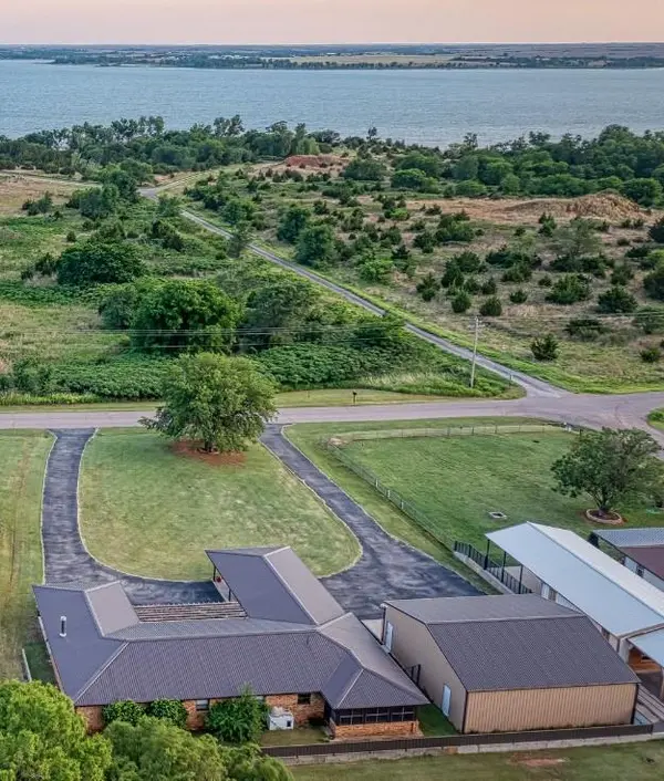 21303 E 990 RD,  Foss Lake,  OK 73647