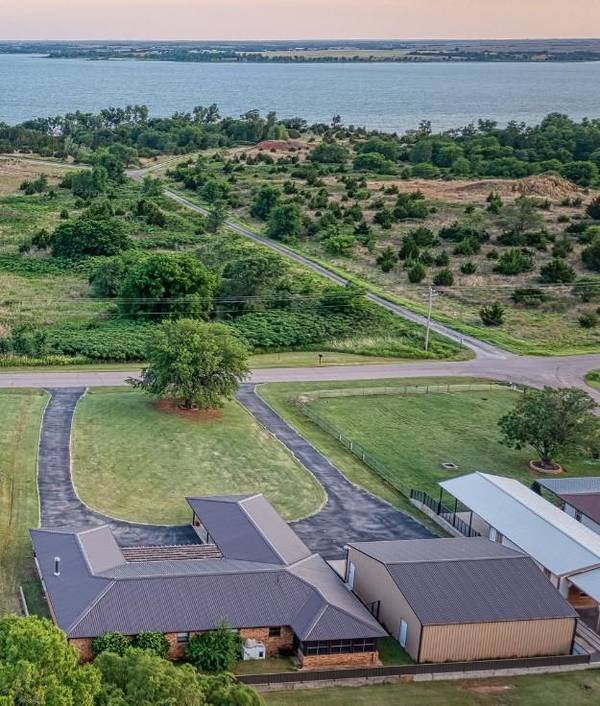 21303 E 990 RD, Foss Lake, OK 73647