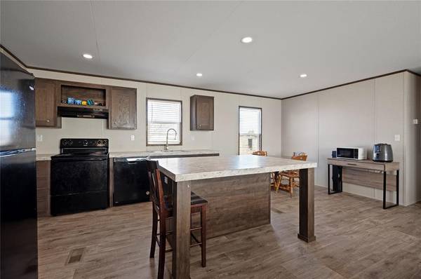 12201 Meadowlake, Guthrie, OK 73044
