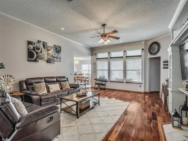 17304 Sun River CT, Edmond, OK 73012