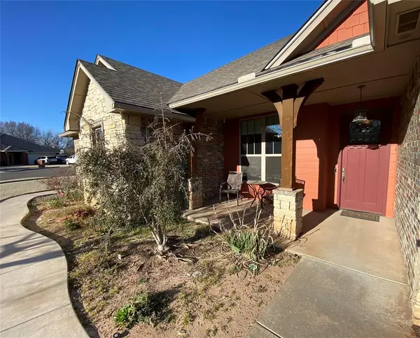 305 Treyton PL, Noble, OK 73068