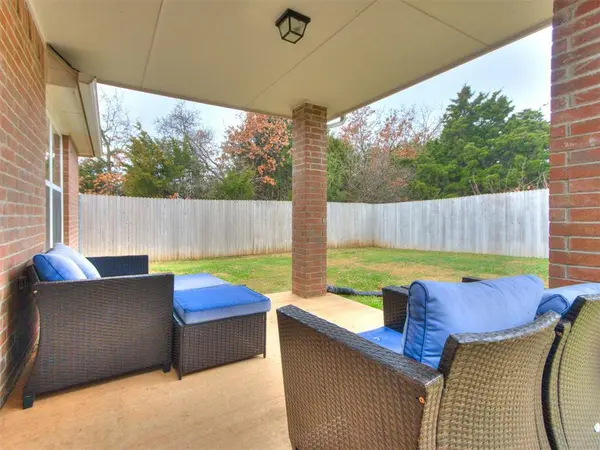 9137 Prairie Dog DR, Edmond, OK 73034