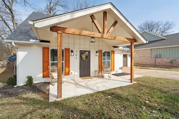 703 Rolling Meadow DR, Noble, OK 73068