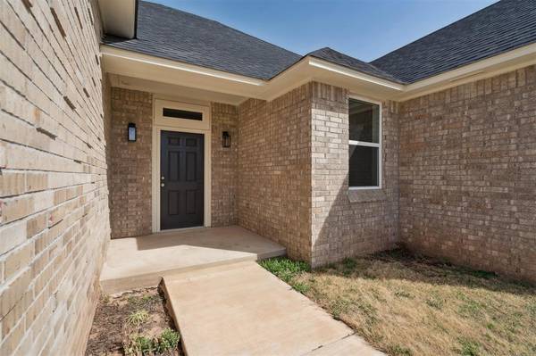 13500 Carlisle Crossing DR, Yukon, OK 73099