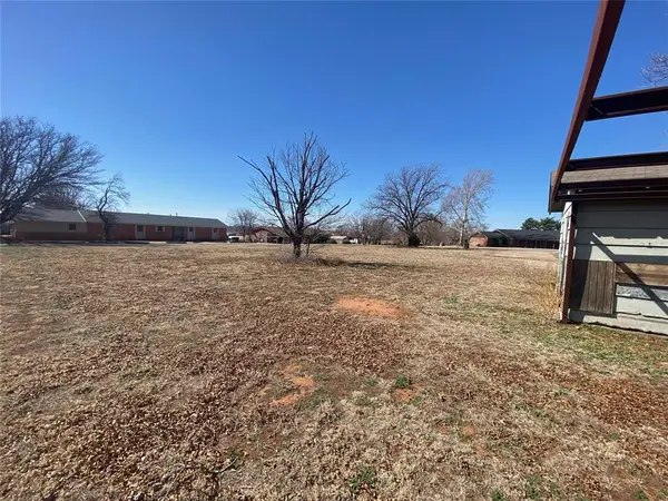 1100 N 8th ST, Sayre, OK 73662