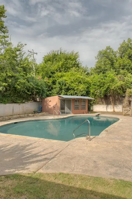 4813 Larissa LN, Oklahoma City, OK 73112
