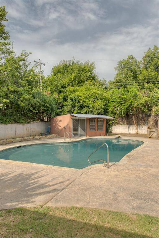 4813 Larissa LN, Oklahoma City, OK 73112
