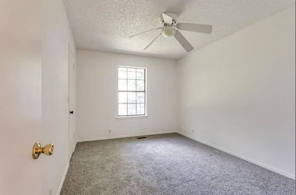 2713 S Summerfield DR, Edmond, OK 73012