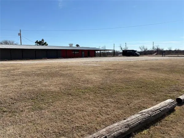 1704 E Highway 70 HWY, Kingston, OK 73439