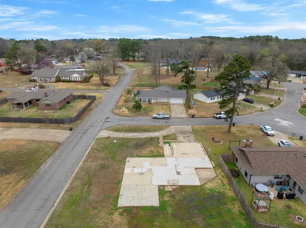 102 Banbury LN, Idabel, OK 74745