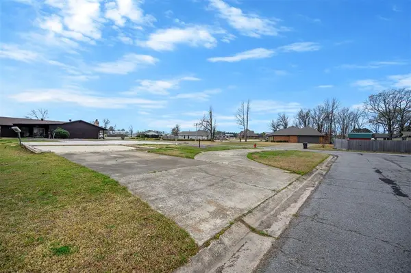 102 Banbury LN, Idabel, OK 74745