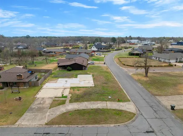 102 Banbury LN, Idabel, OK 74745