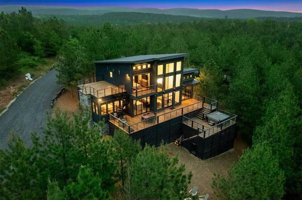 157 Woodland Bluff TRL, Broken Bow, OK 74728