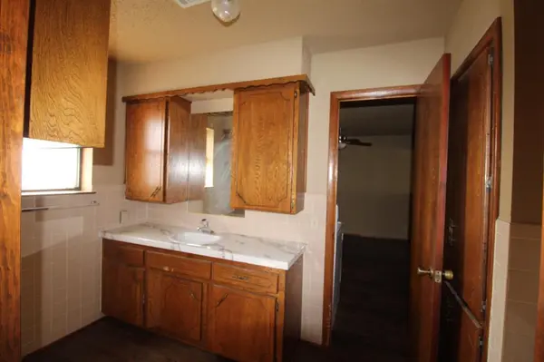 300 N Rush AVE, Rush Springs, OK 73082
