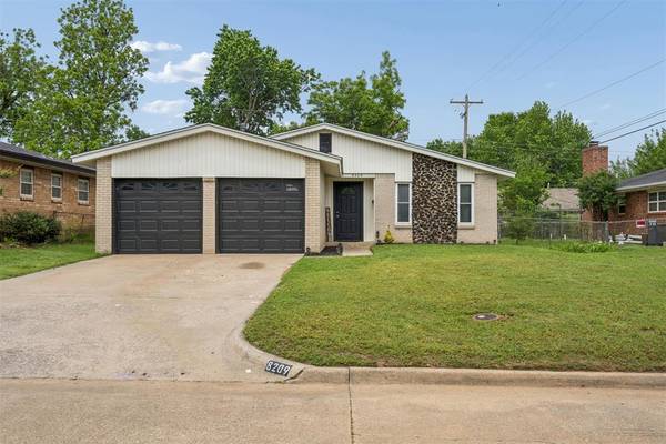 8209 NW 28th ST, Bethany, OK 73008