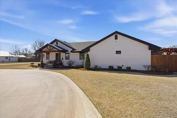 401 N Stephens ST, Hobart, OK 73651