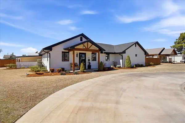 401 N Stephens ST, Hobart, OK 73651