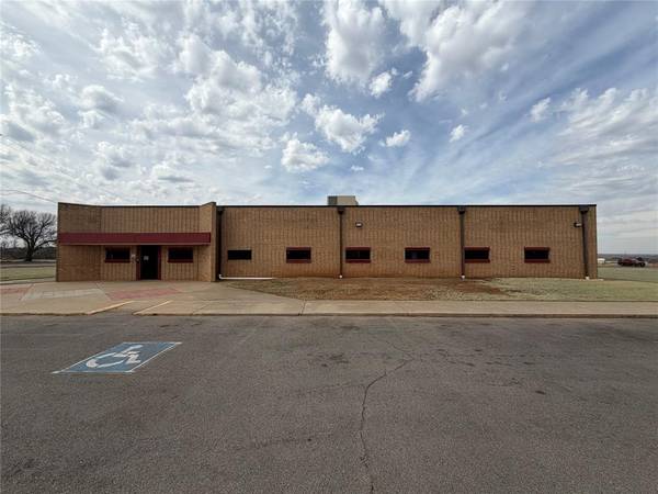 190 N 31st, Clinton, OK 73601
