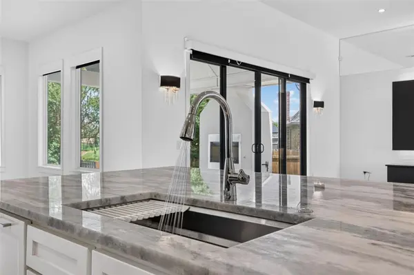 15400 Kestral Park CT, Edmond, OK 73013