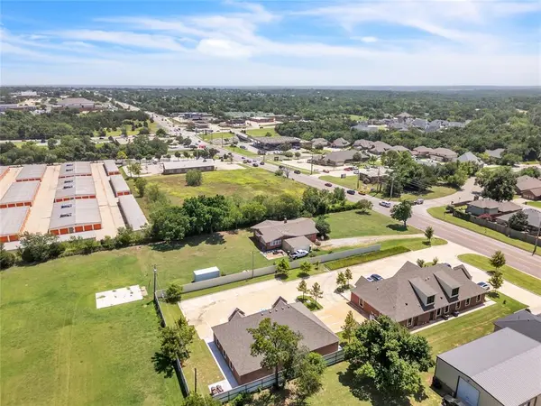207 E Memorial RD, Oklahoma City, OK 73131
